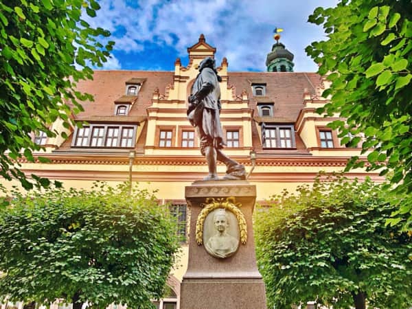 Altes Rathaus Leipzig mit Goethe-Denkmal