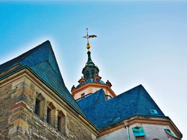 Nikolaikirche in Leipzig aus der Froschperspektive - als Teil von Leipzig Sehenswürdigkeiten